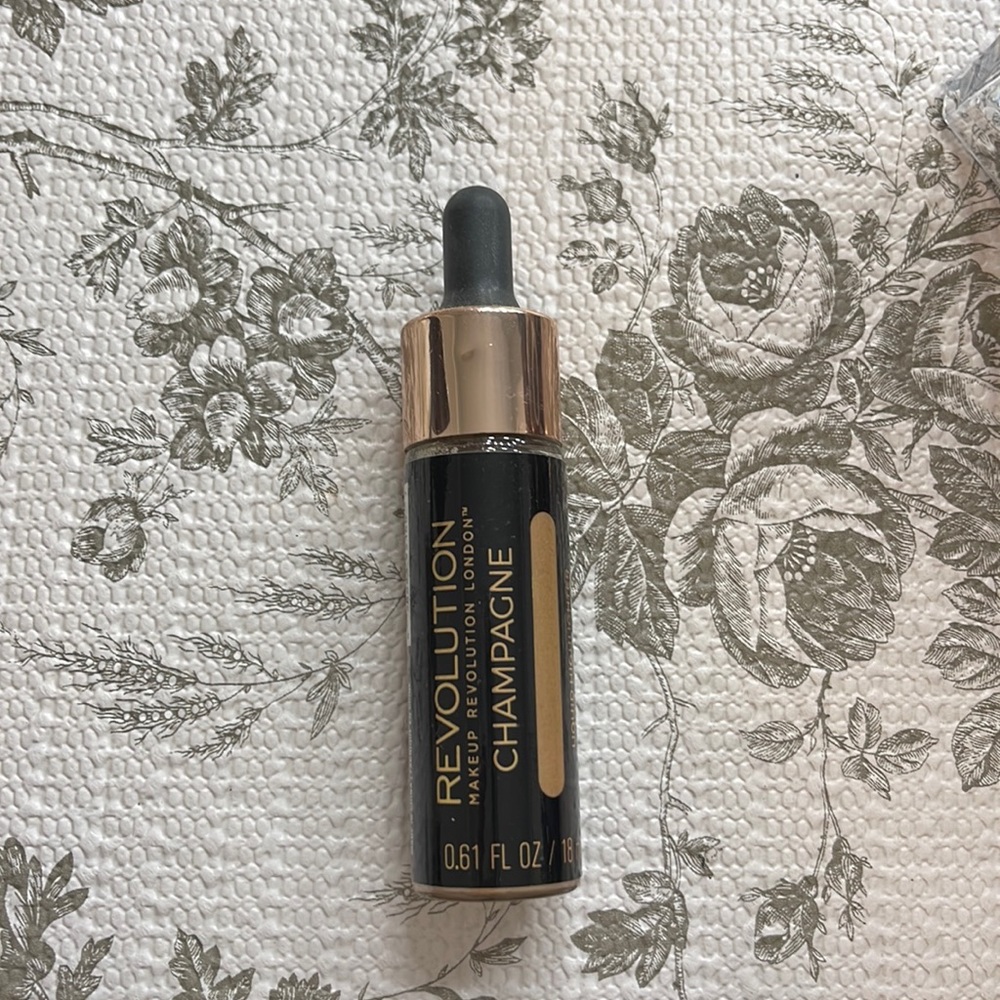 Revolution Champagne Liquid Highlighter